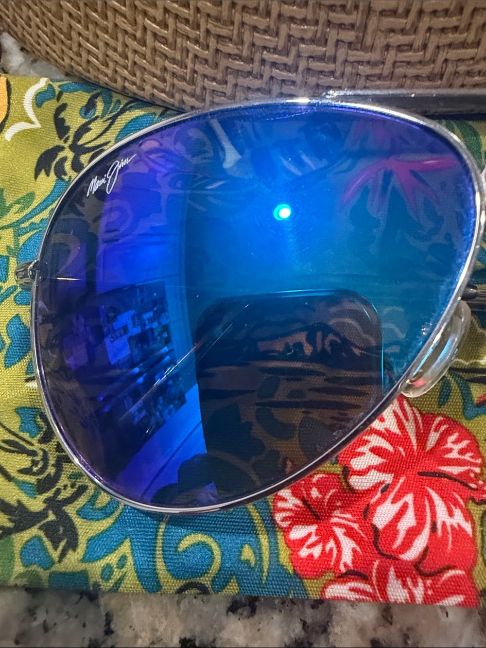 Maui Jim Silver Frame Sunglasses with Blue Mirrored Lenses Maverick - Picture 4 of 14